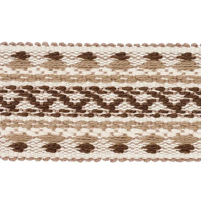 Jute yarns give this embroidered geometric tape an appealing dose of dimension for a textural finishing touch that will...