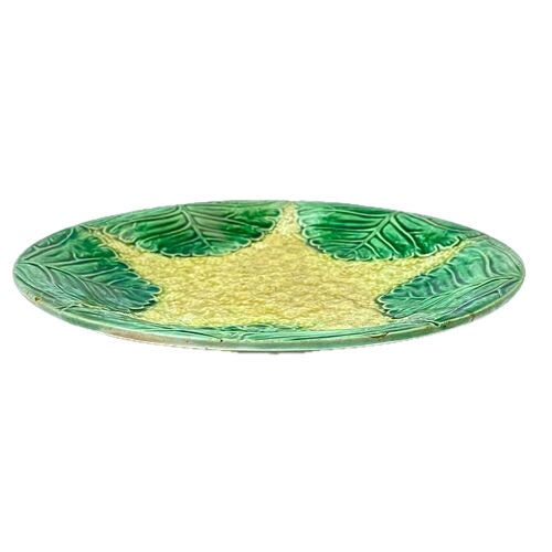 Antique majolica fern leaf starfish pattern plate. Marked: "DHS" logo on the underside.