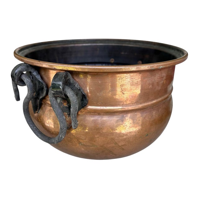Vintage Turkish Hand-Hammered Copper Cauldron Pot – Gaziantep Asim Kulluk – Wrought Iron Handles For Sale