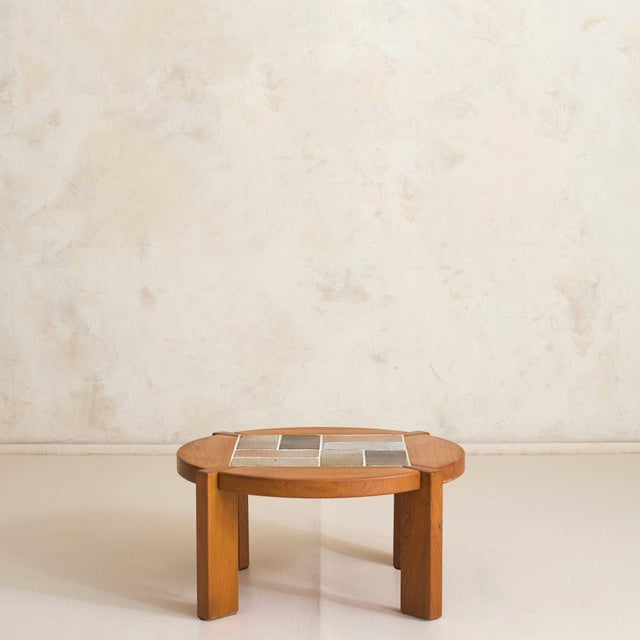 French Elm + Ceramic Round Coffee Table by Maison Regain, 1960s For Sale In Chicago - Image 6 of 11