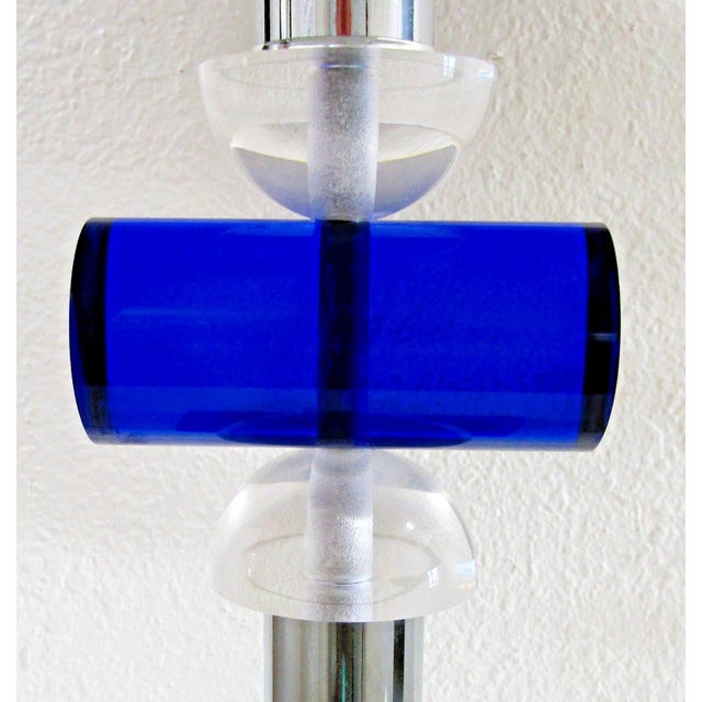 1970s Van Teal Mid-Century Modern Lucite, Chrome and Brushed Aluminum Table Lamp For Sale In Miami - Image 6 of 13