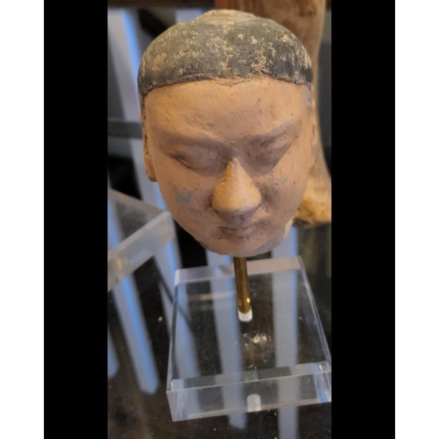 Ancient Chinese Han Dynasty Terracotta Head of an Attendant Period: Han Dynasty (206 Bce – 220 Ce) For Sale - Image 4 of 6