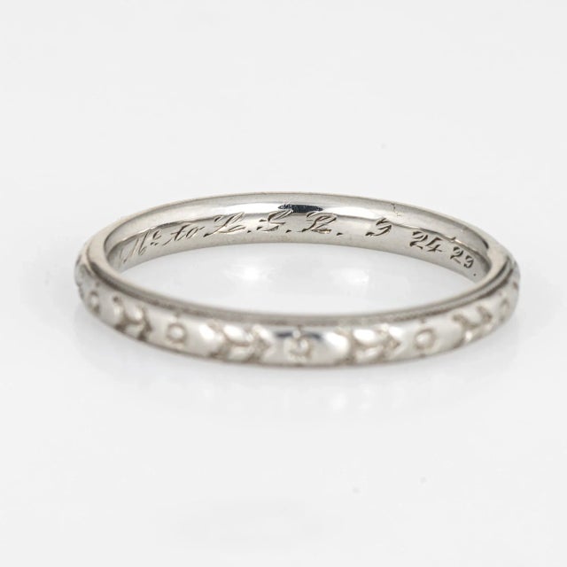 1920s Antique Deco Wedding Band 18 Karat White Gold Flower Pattern Vintage size 6.5 For Sale - Image 4 of 6