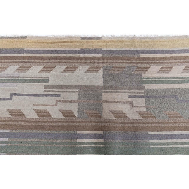 This elegant vintage Swedish flat-weave rug from the 1950s showcases the refined modernist aesthetic that defines mid-...