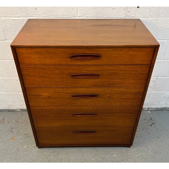 Henredon Henredon Circa 60' Mid-Century Modern Walnut Highboy Dresser For Sale - Image 4 of 17