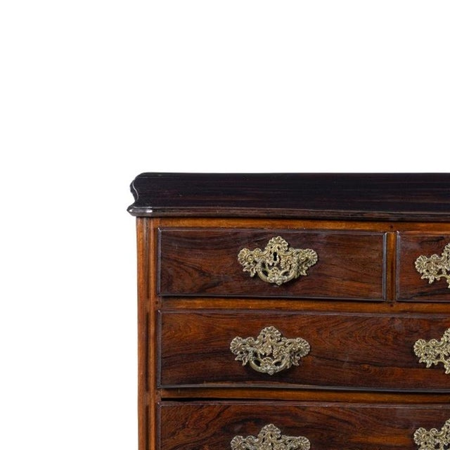 Furniture - D. Jose Chest of Drawers; in fine wood - 18th century. Portuguese; from the 18th century; in carved fine wood;...
