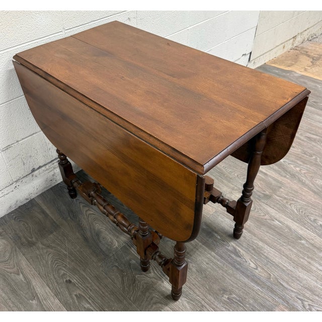 1920s Antique 1920s Colonial Revival Solid Maple Gateleg Drop Leaf Dining Table For Sale - Image 5 of 16