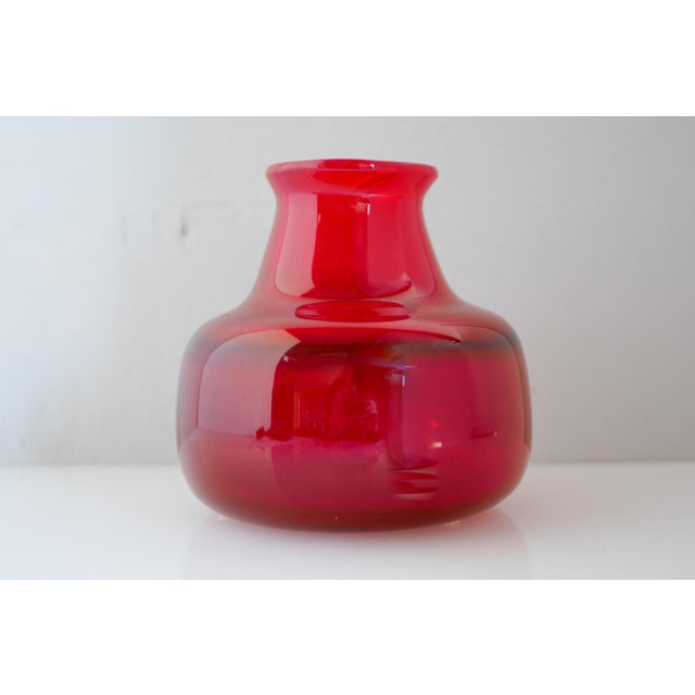 1980s Red Glass Vase by Erik Höglund for Bodafors, 1960s For Sale - Image 5 of 12