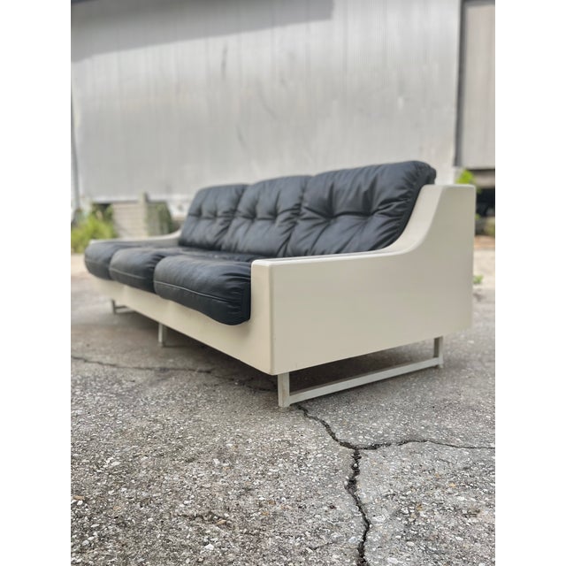 Mid-Century Modern Mid Century Modern Sofa Set in Fiberglass With Black Tufted Cushions | Homecrest Style c.1960s For Sale - Image 3 of 18