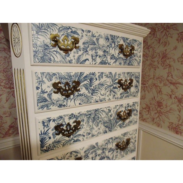 Georgian Court Chest of Drawers by Ethan Allen, 1990s For Sale - Image 3 of 12