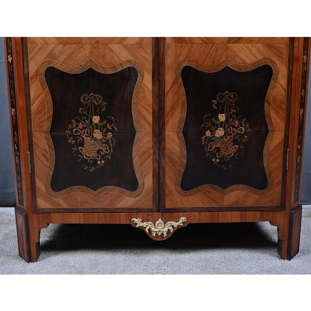 Louis XV-Louis XVI Transition Display Cabinet in Marquetry of Precious Woods, Early 19th Century For Sale - Image 10 of 18