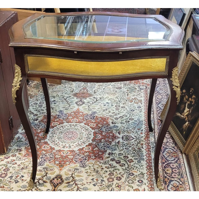 Antique French Louis XV style ormolu-mounted bijouterie display table. Features gilt bronze ormolu mounts and feet,...