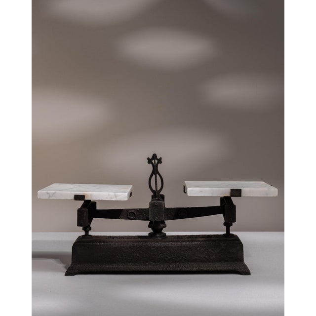 This 1900 - 1909 decorative object from France is finished in black, worked in marble. Its form follows honest, well-...