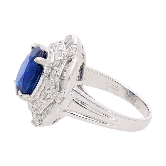 1970s Gia Certified 4.15 Carat Oval Thai Sapphire & Diamond in Platinum Vintage Ring, Size 7 For Sale - Image 5 of 10