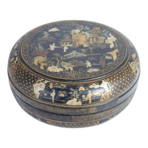 Large Chinese Export Round Black Lacquered Gilt Painted Covered Box 1950s