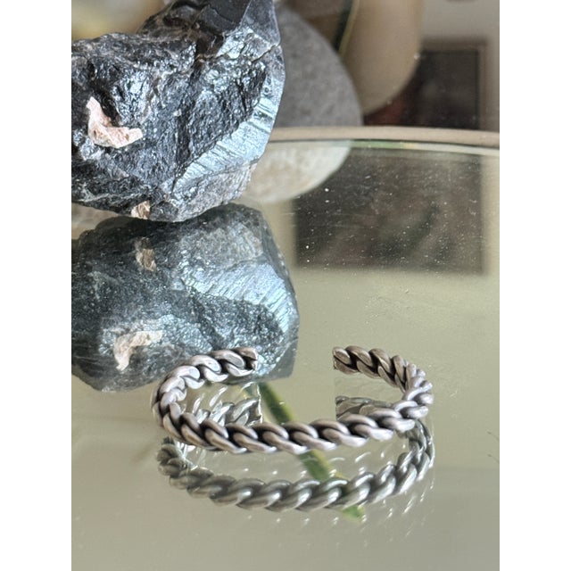 Vintage 1970s Modernist Open Cuff Bracelet With Braided Silver Tone Links For Sale In New York - Image 6 of 12