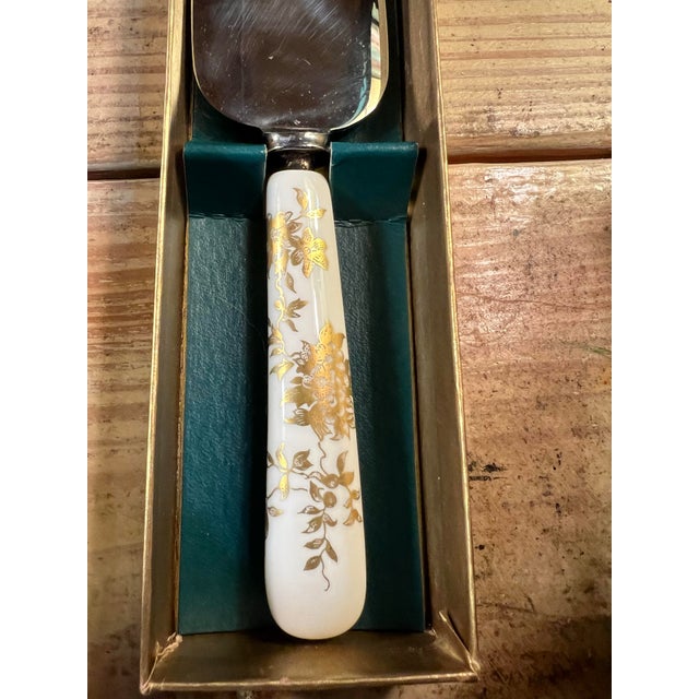 Mid 20th Century Vintage Gold Floral Pie/Cake Server by Staffordshire For Sale - Image 5 of 8