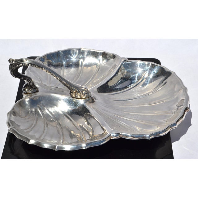 Early 20th Century Art Nouveau Silver Plated Shell Serving Platter Scalloped Edges For Sale In Miami - Image 6 of 13