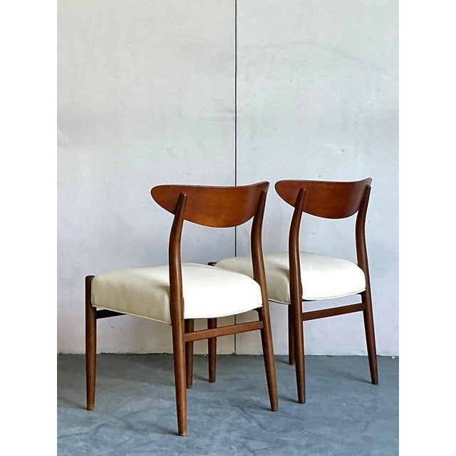 Vintage Mid-Century Modern Blade Back Dining Chairs - A Pair For Sale - Image 9 of 9