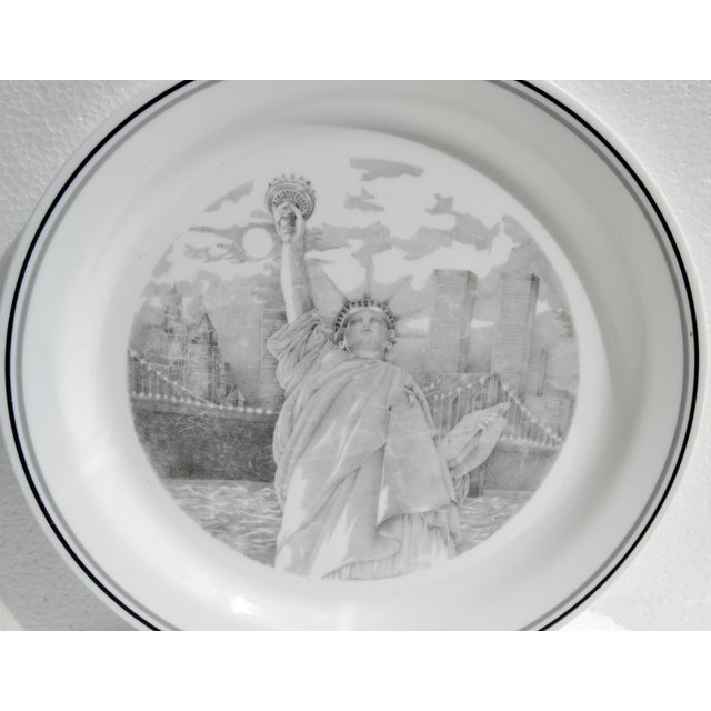 American 1986 Corelle Statue of Liberty Collectors Plate Corning Glass Works America For Sale - Image 3 of 13