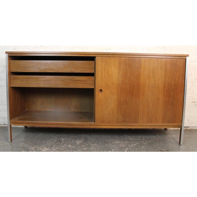 Paul McCobb for Calvin 'Linear' Mid 20th Century Walnut Sideboard For Sale In New York - Image 6 of 17