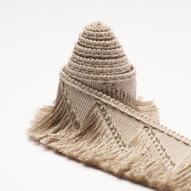 Traditional Schumacher Trace Of Connection Fringe Trim In Sandstone For Sale - Image 3 of 4