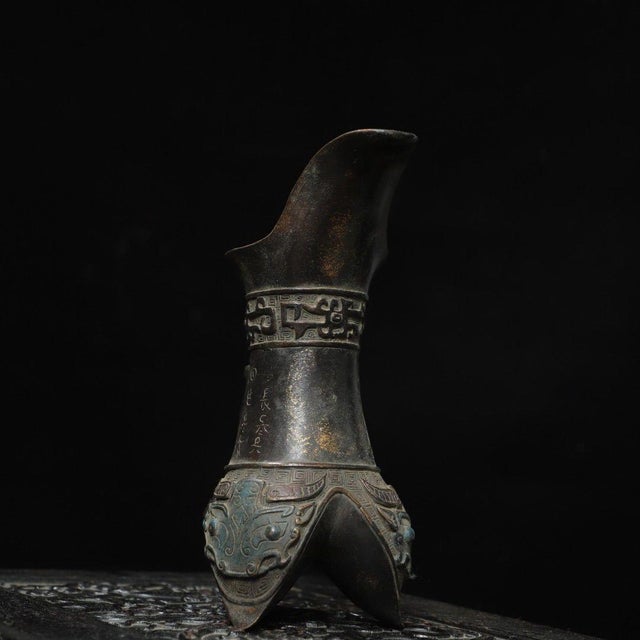 1960s Chinoiserie Bronze Gilded Palace Wine Cup, Archaic Ritual Tripod Wine Vessel, Decorative Bronze Jue Style Pitcher For Sale - Image 4 of 9