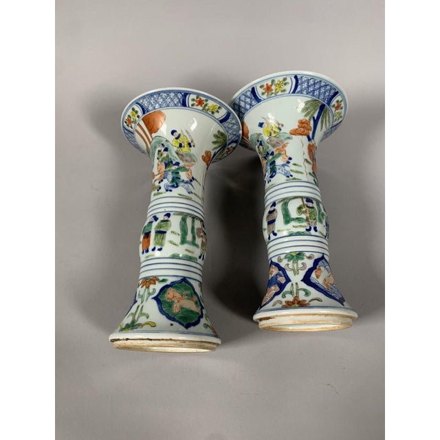 18th Century Pair of Gu Wucai vases in 19th-century Chinese porcelain For Sale - Image 5 of 10