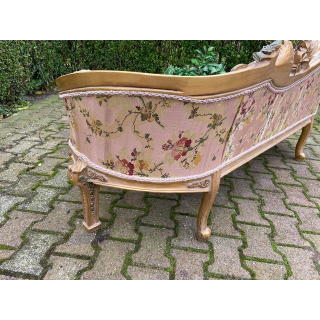 1970s French Louis XVI Pink Damask Gold Beech Settee 1 Pc For Sale - Image 12 of 16