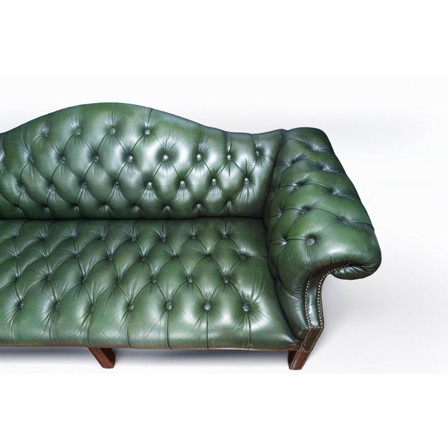 Late 20th Century Chesterfield Sofa and Love Seat Set in Hunter Green For Sale In New York - Image 6 of 13