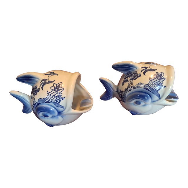 Mid-Century Pair of Blue Willow Personal Ashtray Fish Shaped For Sale