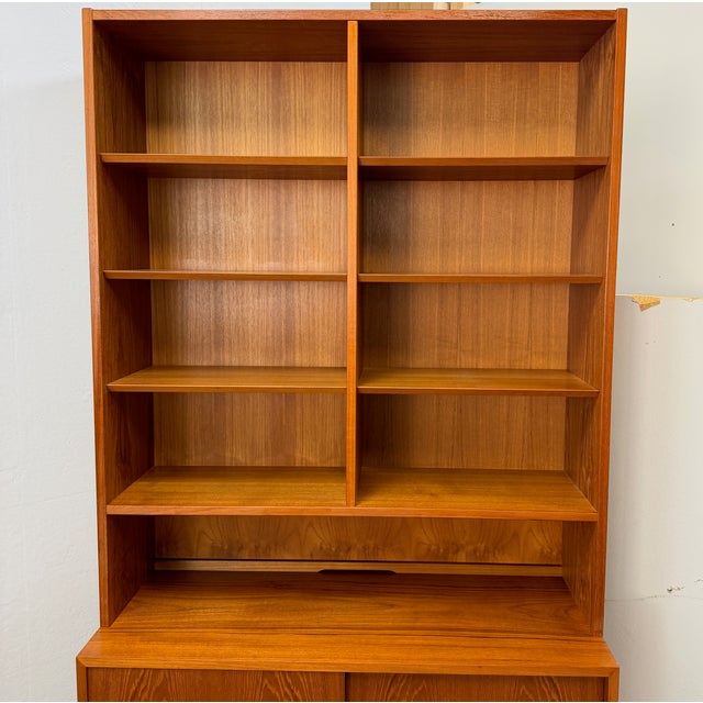 1990s Danish Modern Teak Bookcase Cabinet by Hundevad & Co., Denmark, 1990s For Sale - Image 5 of 14