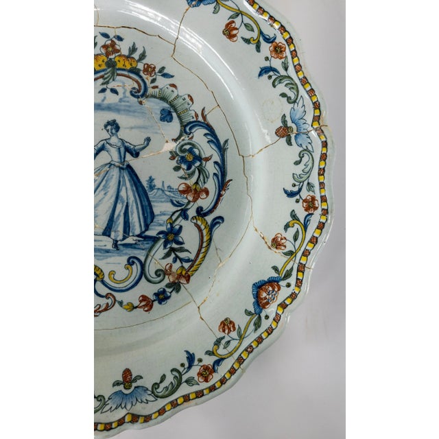 French French Faience Polychrome Repaired Charger For Sale - Image 3 of 13