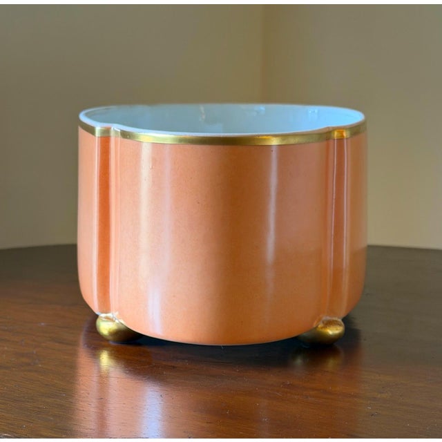 1970s 1970's Porcelain Apricot & Gold Mottahedeh Quatrefoil Cachepot For Sale - Image 5 of 12