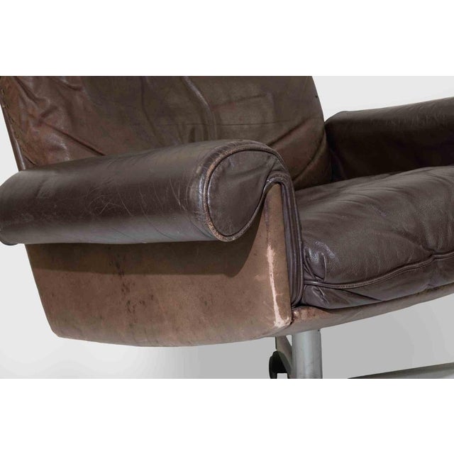 1960s Mid-Century Modern Swivel Lounge Chair in Brown Leather, 1960s For Sale - Image 5 of 11