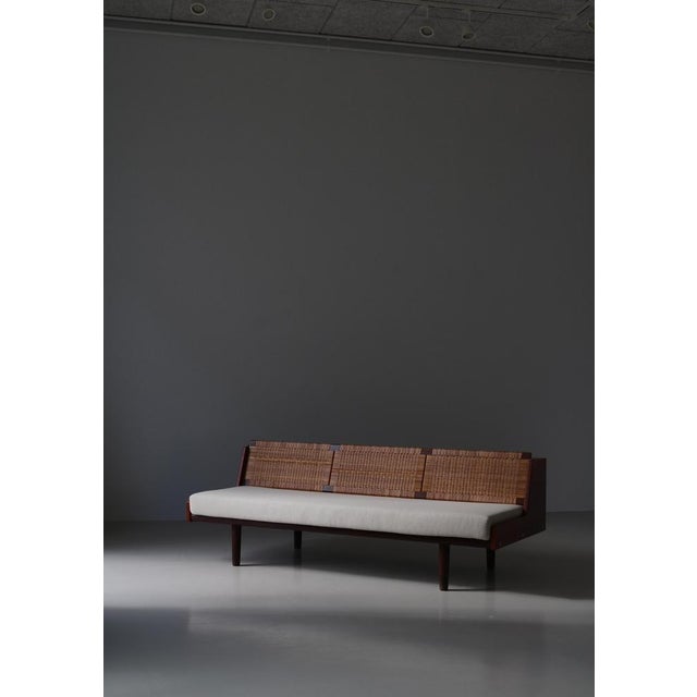 Danish Modern GE7 Daybed in Teak and Rattan attributed to Hans J. Wegner for Getama, 1950s For Sale - Image 3 of 18