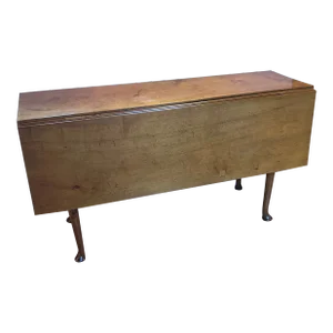Early 20th Century Queen Anne Maple Drop Leaf Table