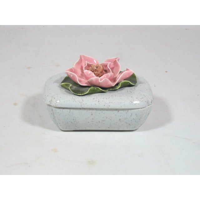 1960s Mid Century Modern Flower Top Box For Sale - Image 6 of 6