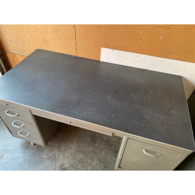 Cole Steel 1960s Vintage Metal Tanker Desk With Typewriter Shelf For Sale - Image 4 of 11