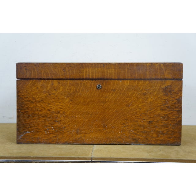 Late 19th Century Large Antique Victorian Quartersawn Oak Tin Lined Cigar Humidor Storage Box Chest 21" For Sale - Image 5 of 18