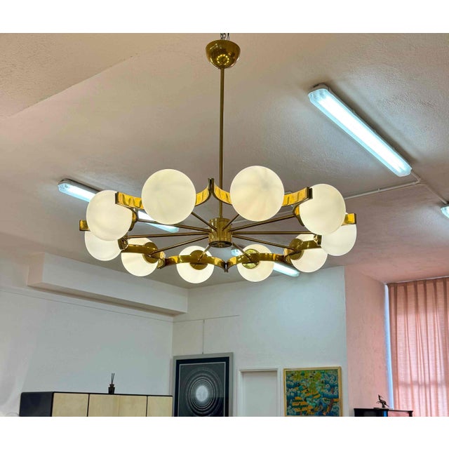 Metal Italian Murano Glass Chandelier with 10 White Spheres and Radial Brass Structure, 2000s For Sale - Image 7 of 13