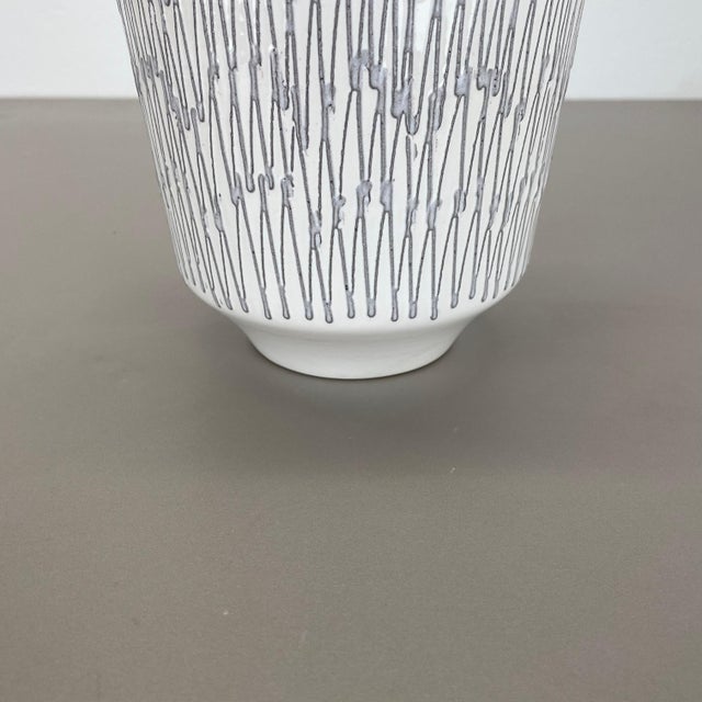 Vintage White Zig Zag Fat Lava Ceramic Vase from Ilkra Ceramics, 1970s For Sale - Image 12 of 18