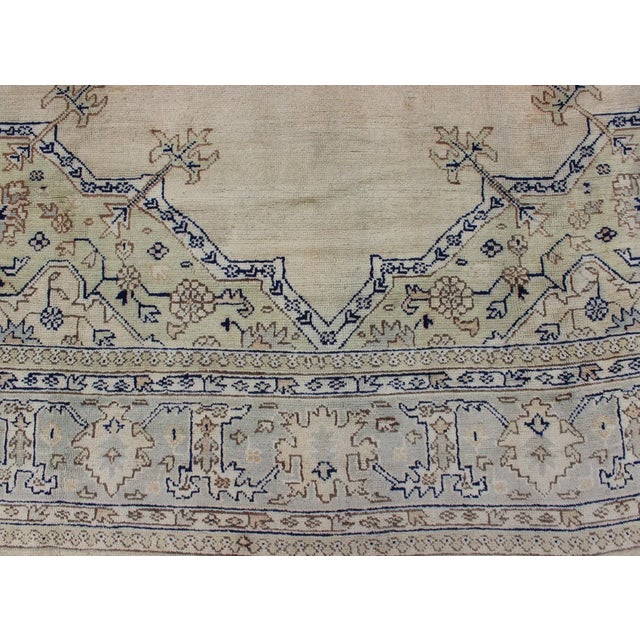 Early 20th Century Antique Turkish Oushak With Geometric Motifs in Champagne Field and Accent Blue For Sale - Image 11 of 12