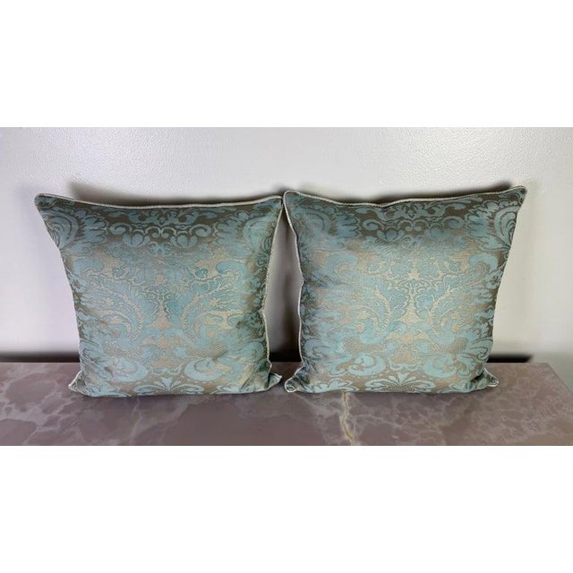 This exceptional pair of decorative pillows is crafted from authentic Italian Fortuny textiles, produced in the historic...