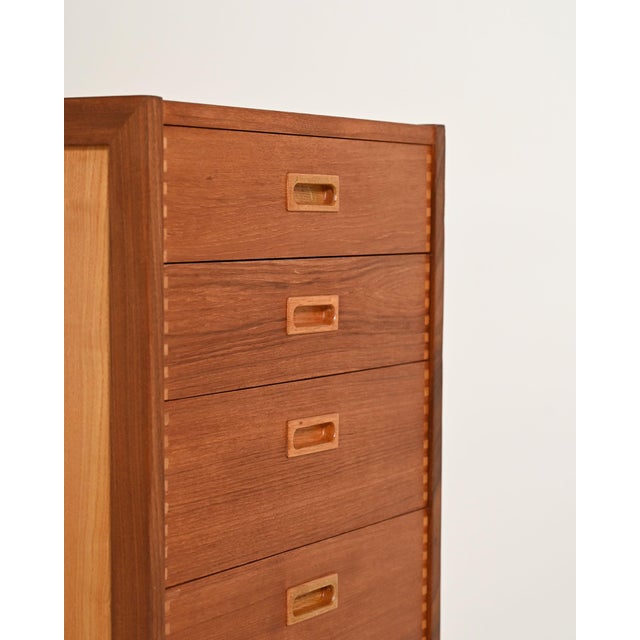 Small Scandinavian Teak Chest of Drawers by Gillis Lundgren, 1960s For Sale - Image 6 of 10