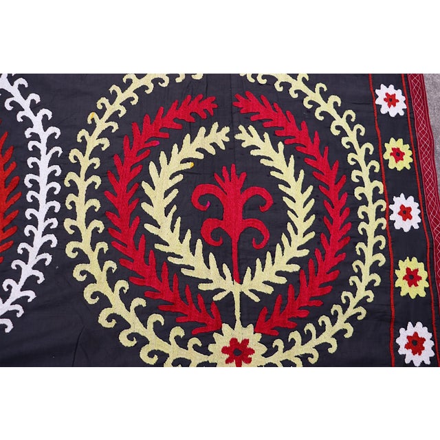 Vintage Hand-Embroidered Suzani Wall Hanging, Uzbekistan, 1920s For Sale - Image 10 of 18