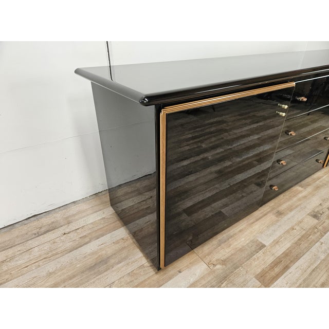 This elegant and rare Pierre Cardin sideboard from the 1970s features a bold and sophisticated design, perfectly...