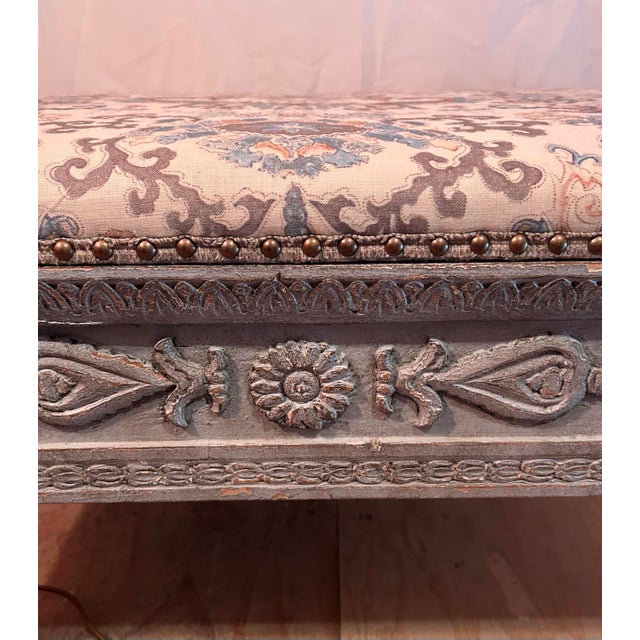 Mid 20th Century Carved Painted Storage Bench / Chest From John Rosselli Antiques – Upholstered in Robert Kime Fabric For Sale - Image 4 of 7