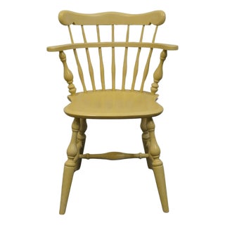Ethan Allen Heirloom Maple Colonial Early American Comb Back Mate's Chair 14-6040 - 411 Daffodil Finish For Sale