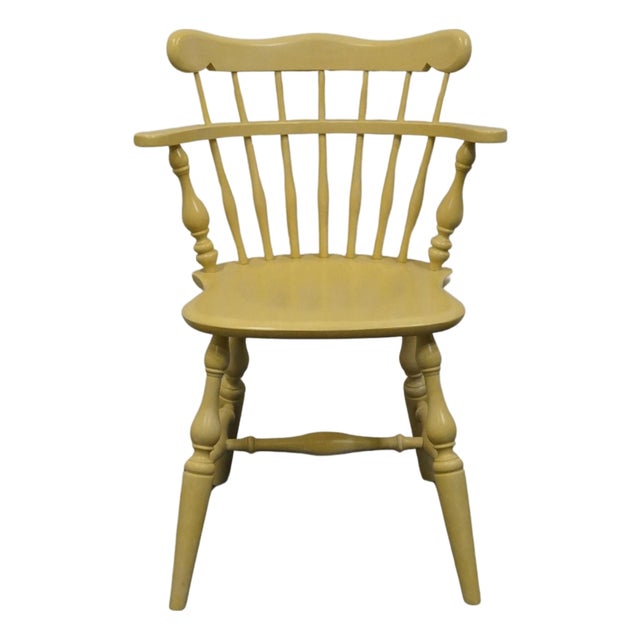 Ethan Allen Heirloom Maple Colonial Early American Comb Back Mate's Chair 14-6040 - 411 Daffodil Finish For Sale